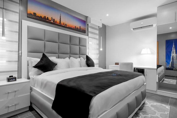 Room 12 of 25