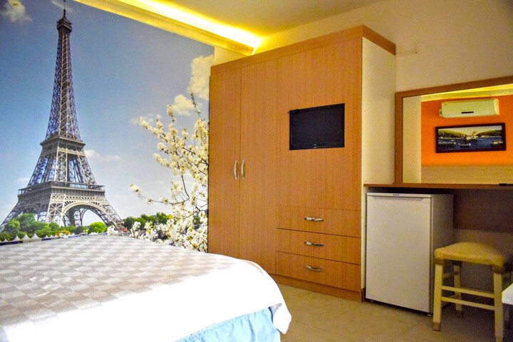 Room 21 of 33