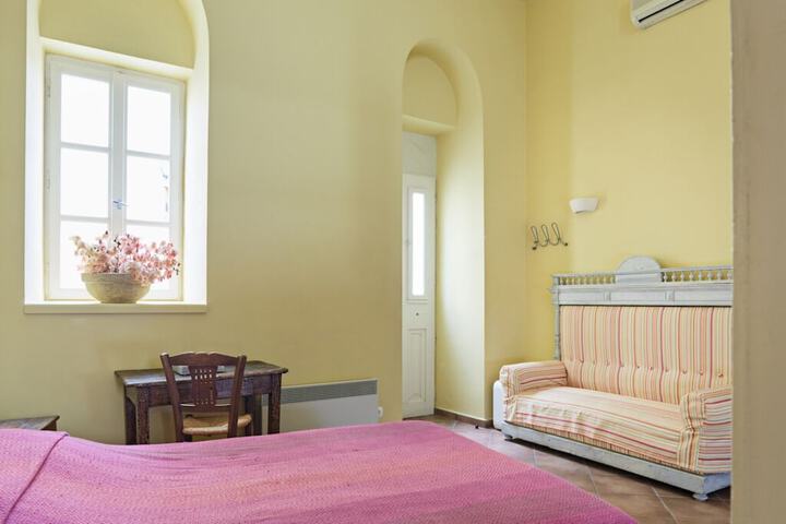 Room 6 of 42