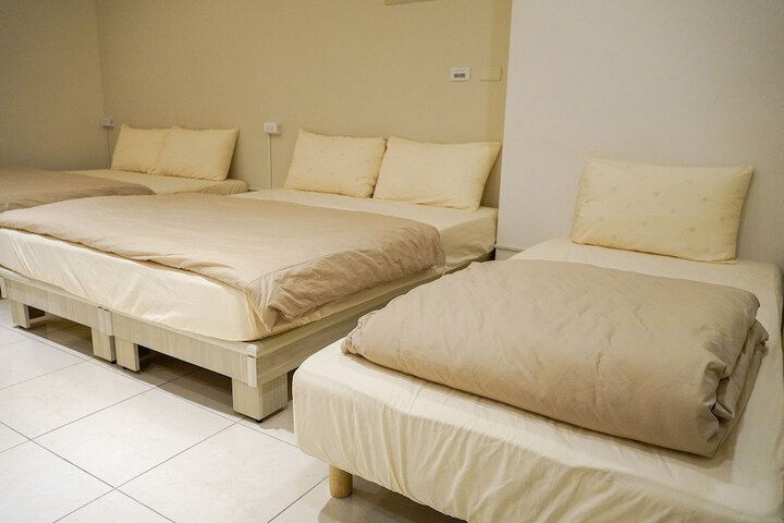 Room 16 of 93