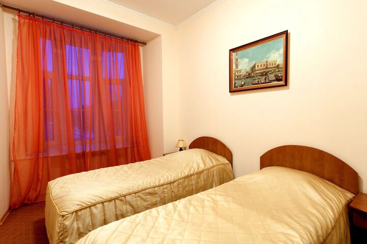 Room 10 of 22