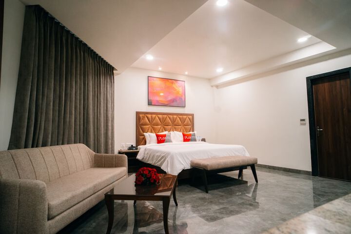 Room 6 of 35