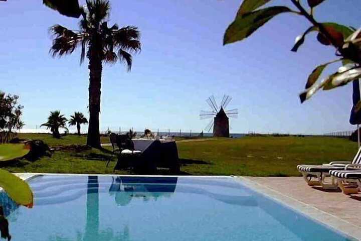 Hotel Pool