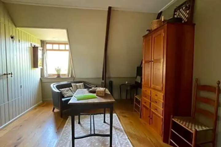 Room 3 of 10