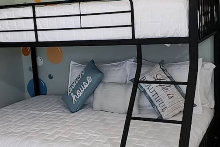 Room 6 of 20