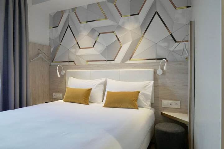 Room 17 of 113