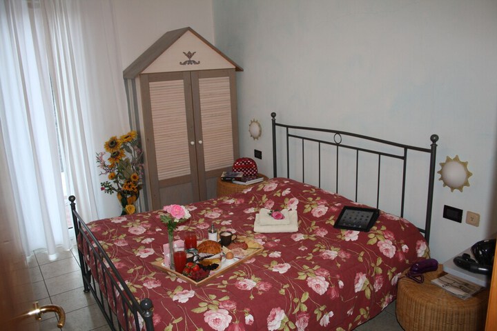 Room 6 of 16