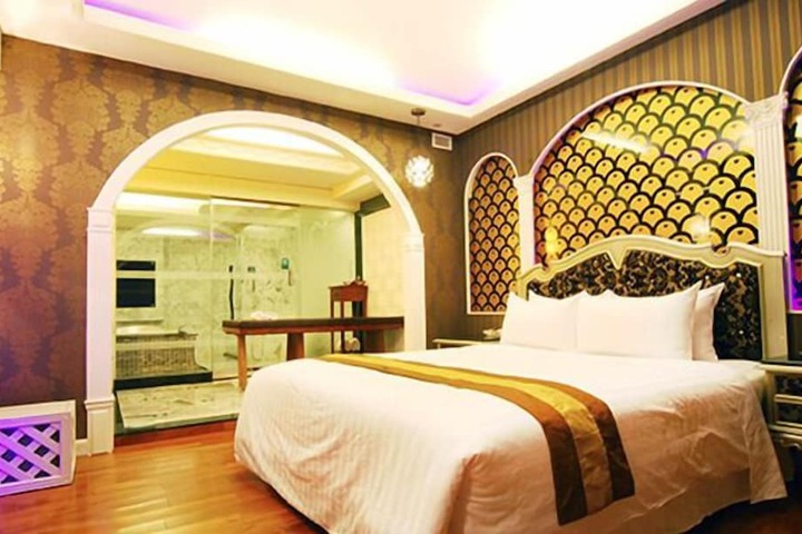 Room 8 of 23
