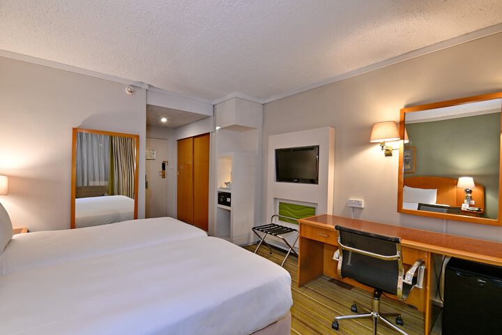 Room 46 of 128