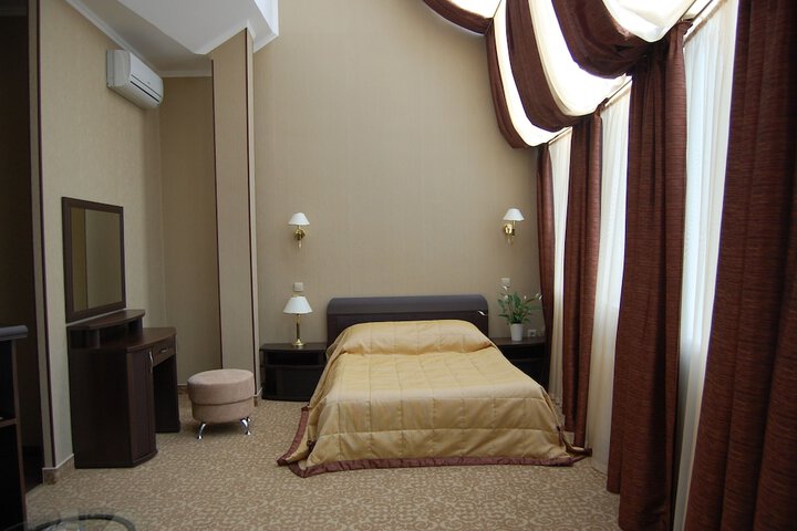 Room 15 of 63