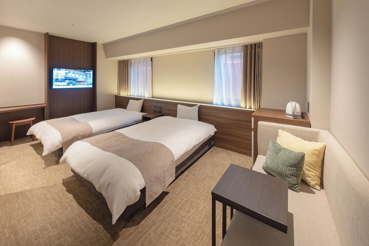 Room 8 of 34