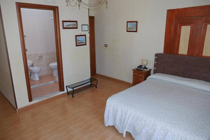 Room 6 of 18