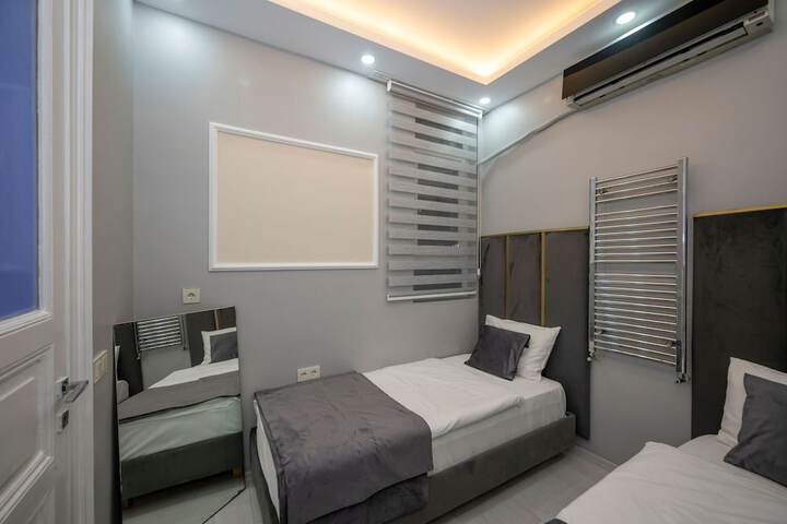 Room 10 of 62