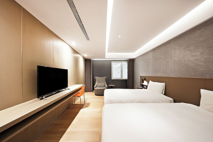 Room 47 of 72