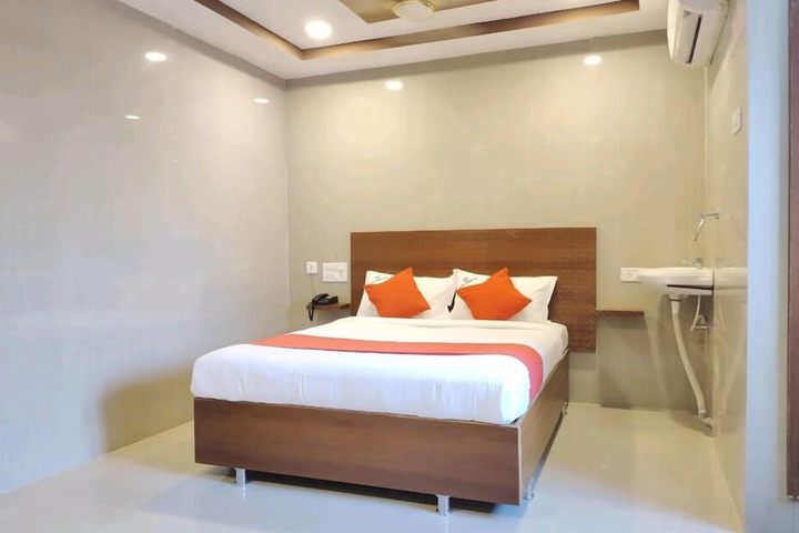 Room 12 of 16