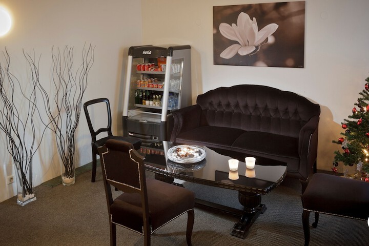 Entrance & Lobby