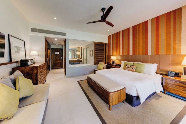 Room 15 of 77