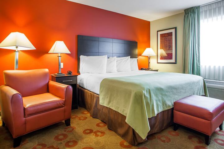 1 King Bed Suite (20 of 27)