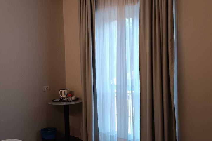 Room 37 of 64
