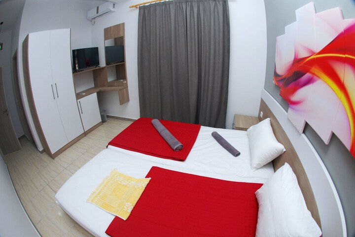 Room 2 of 38
