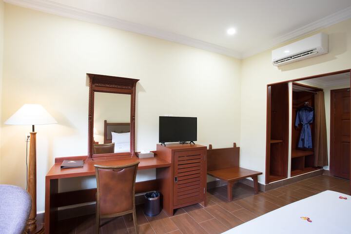 Business Center 84 of 105