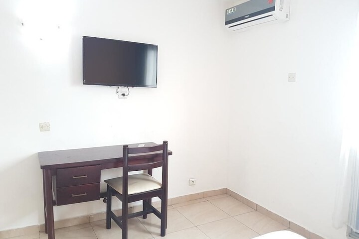 Room 11 of 40