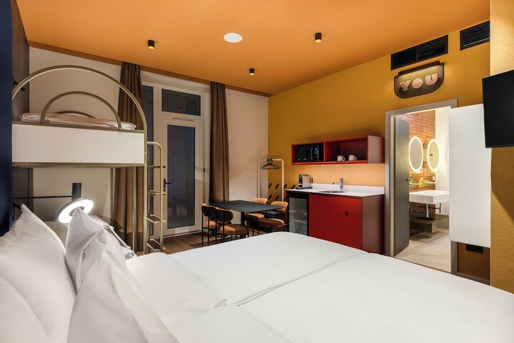 Room 22 of 170