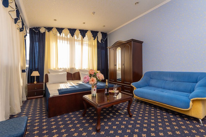 Room 10 of 51