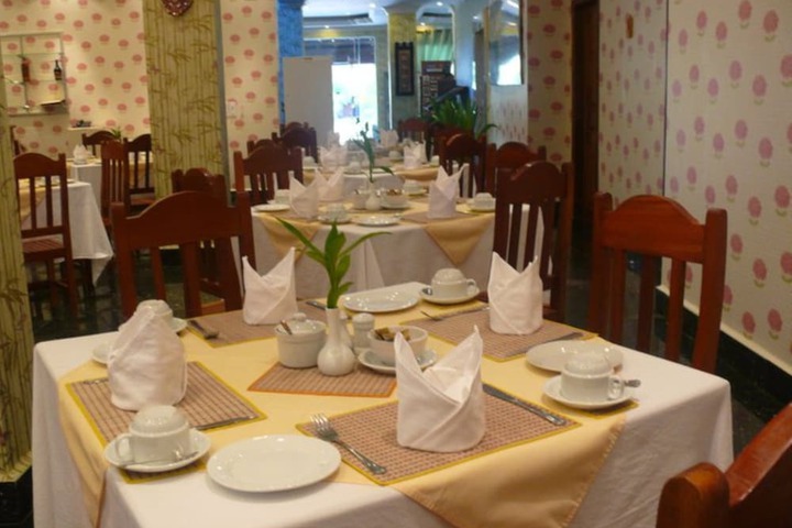 Dining 53 of 65