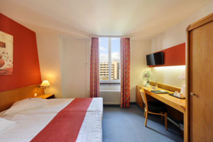 Room 57 of 102