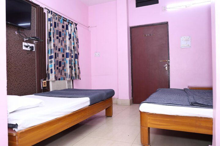 Room 9 of 20