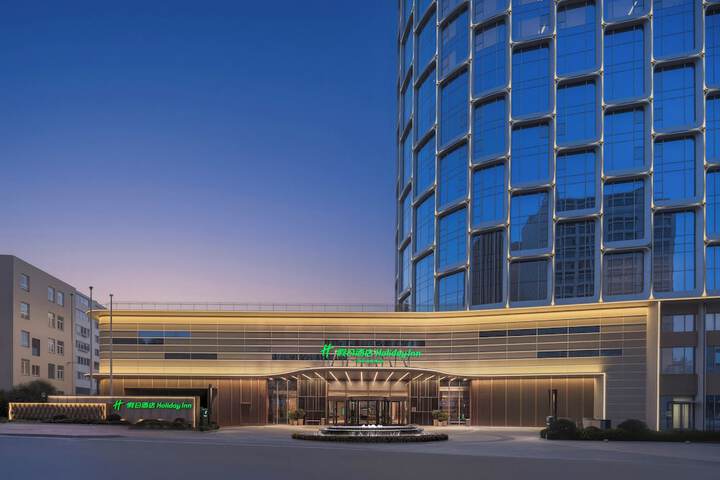 Hotel 77 of 82