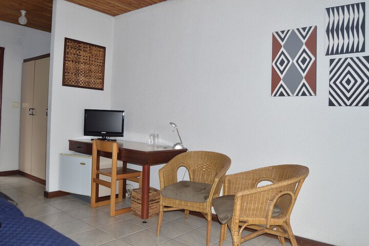 Room 6 of 34
