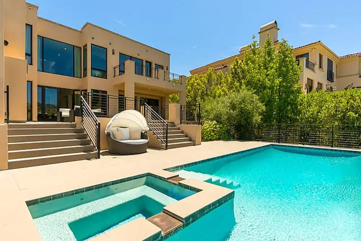 Pool 12 of 21