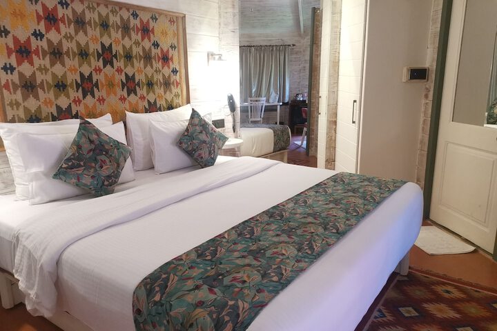 Room 4 of 32