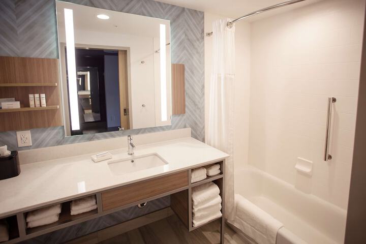 2 Queen Beds (8 of 9)