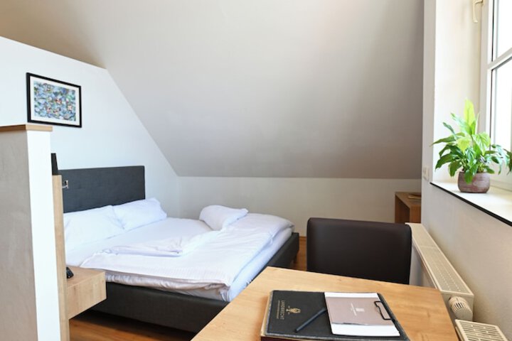 Room 5 of 31