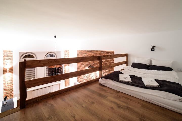 Room 6 of 84
