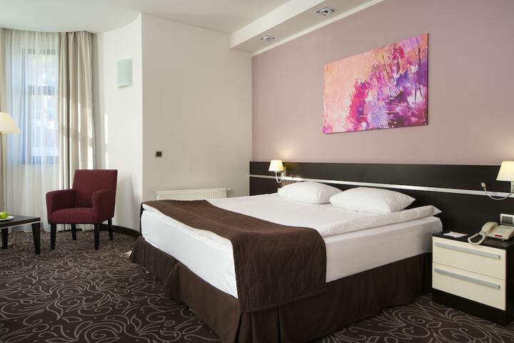 Room 6 of 39