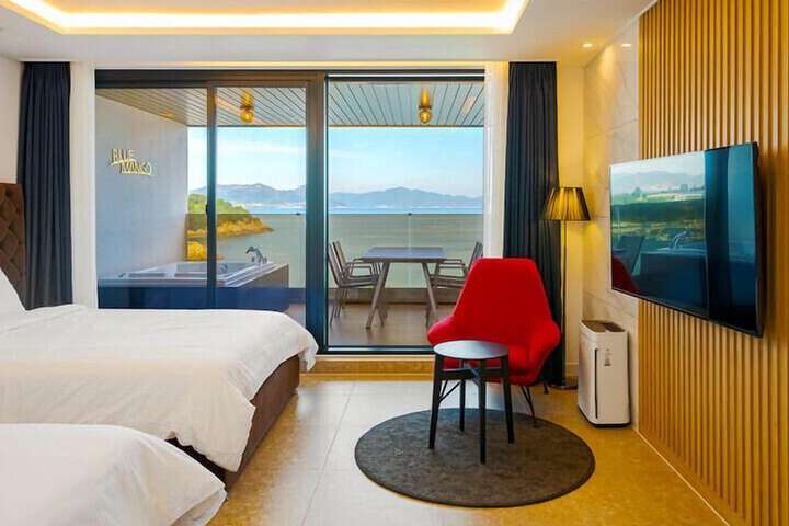 Room 4 of 60