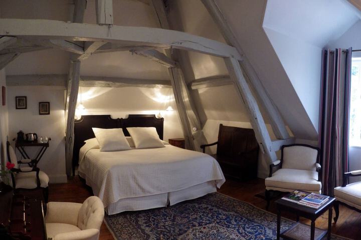 Room 11 of 34