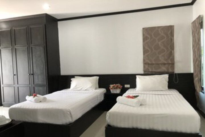 Room 13 of 18