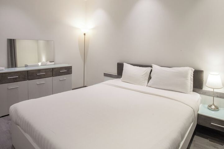 Room 8 of 42