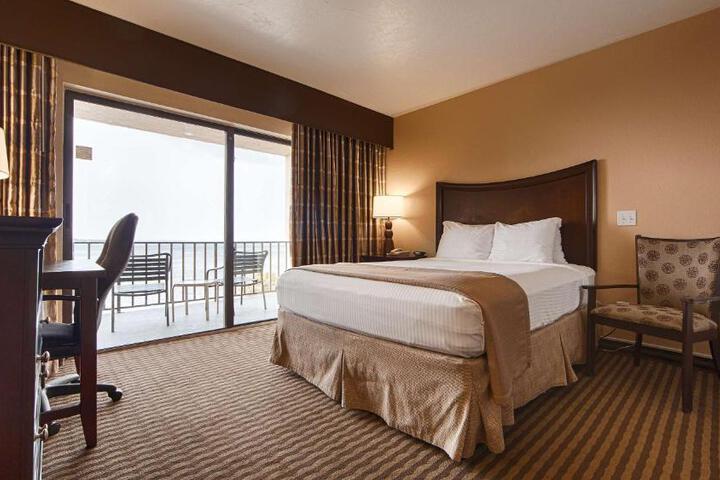 2 Queen Beds High Speed Internet Accessible Private Balcony No View Full Breakfast (2 of 15)