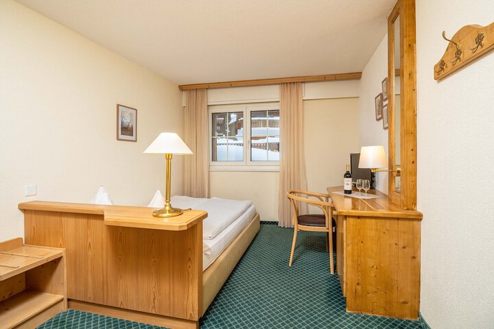 Room 3 of 67