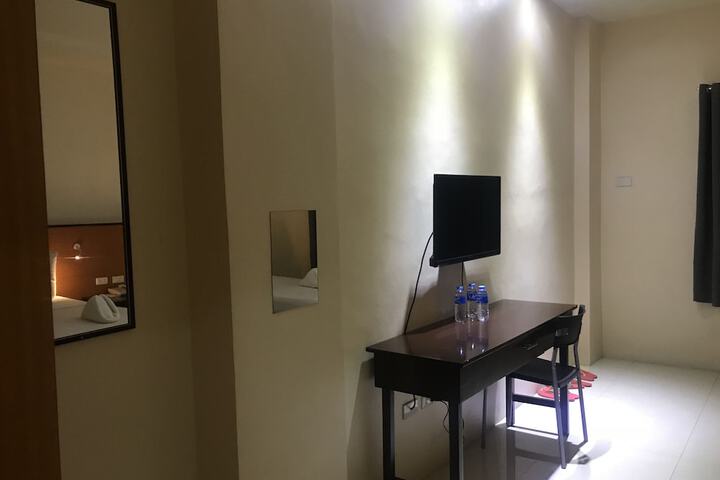 Room 10 of 32
