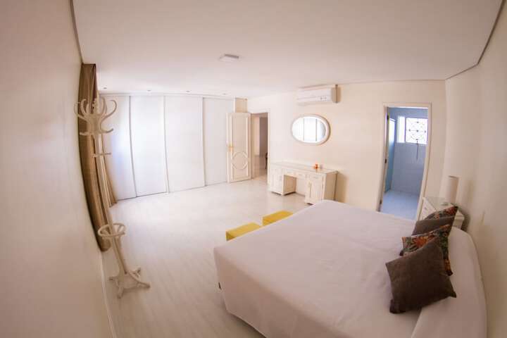 Room 33 of 128