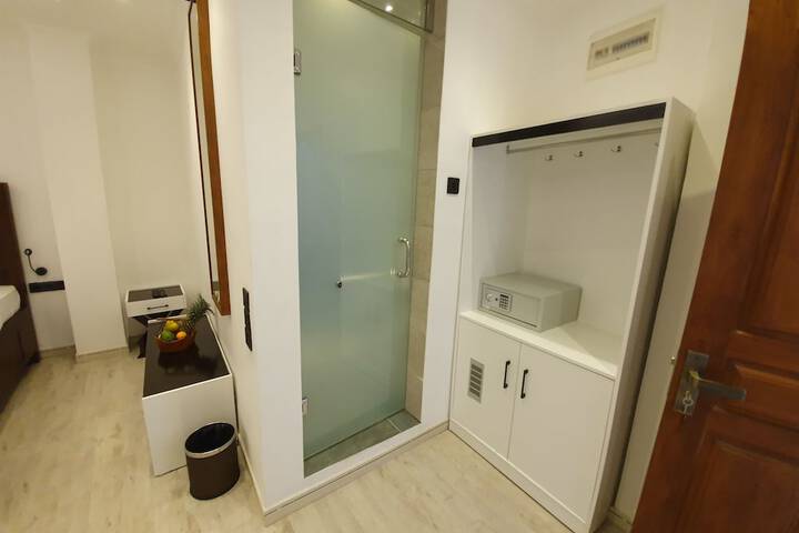 Room 8 of 24