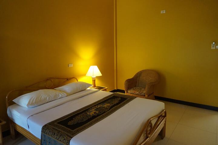 Room 13 of 77