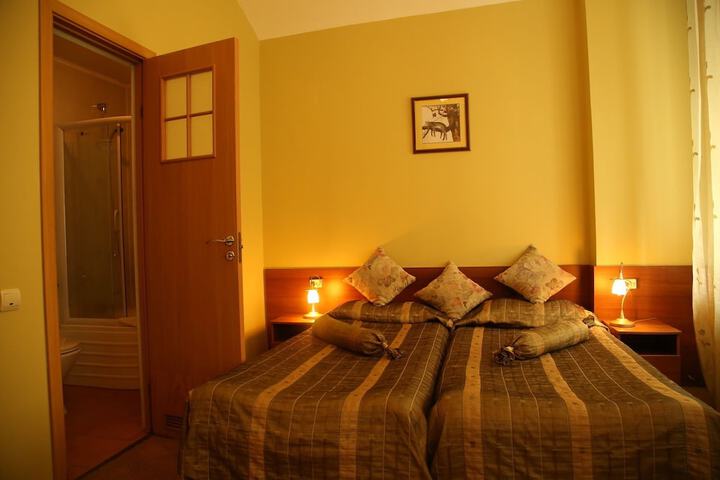 Room 22 of 115